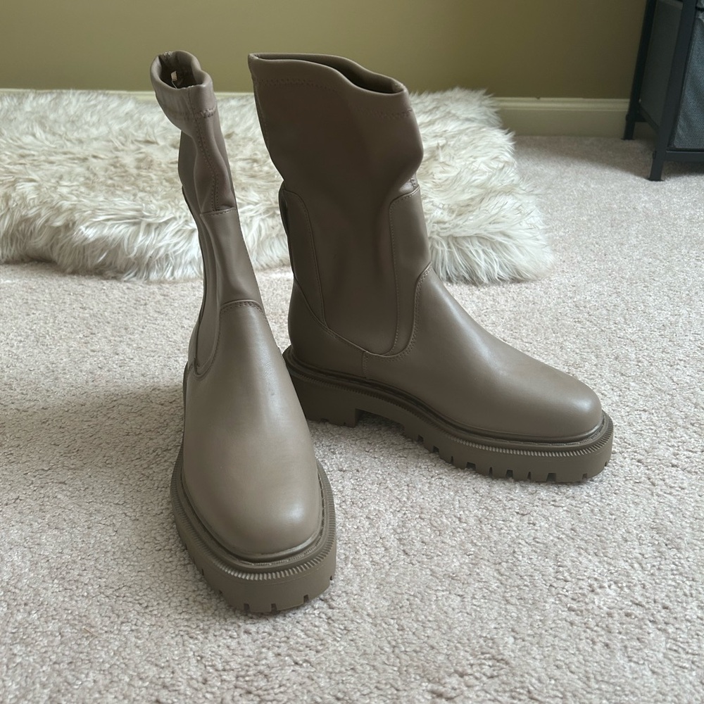 H&M | Taupe Chunky Boots